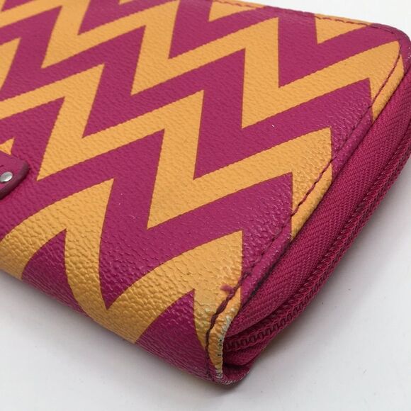 Vera Bradley Ziggy Zags Chevron Accordion Wallet - Picture 8 of 16